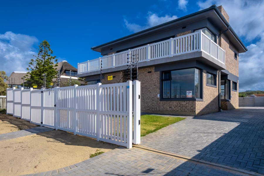 4 Bedroom Property for Sale in Kleinkrantz Western Cape